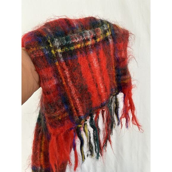 Creagaran Red Tartan Mohair Wool Scarf Soft Fuzzy Made in Scotland Pockets - Picture 2 of 7